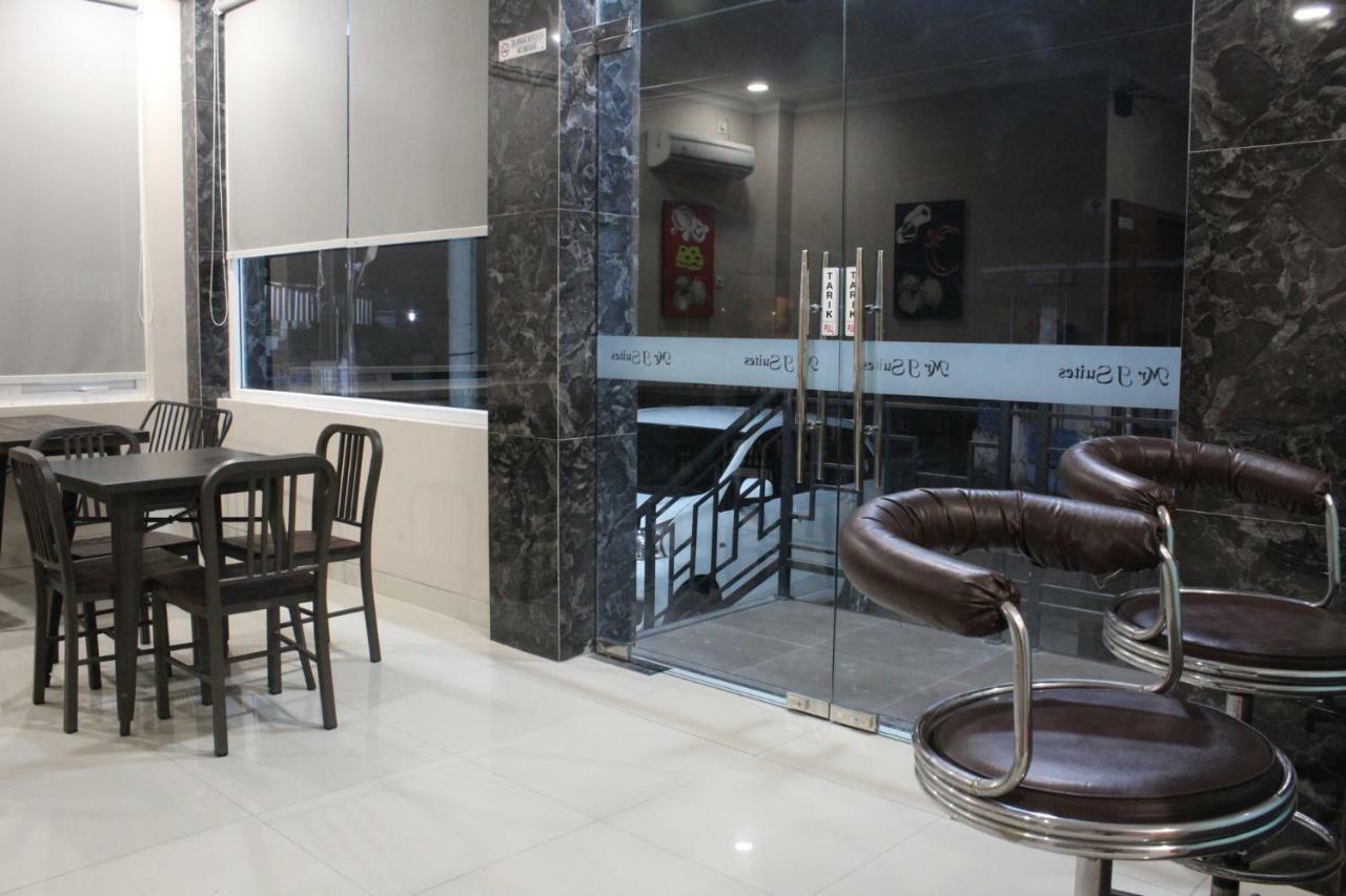 Mr J Hotel 2*