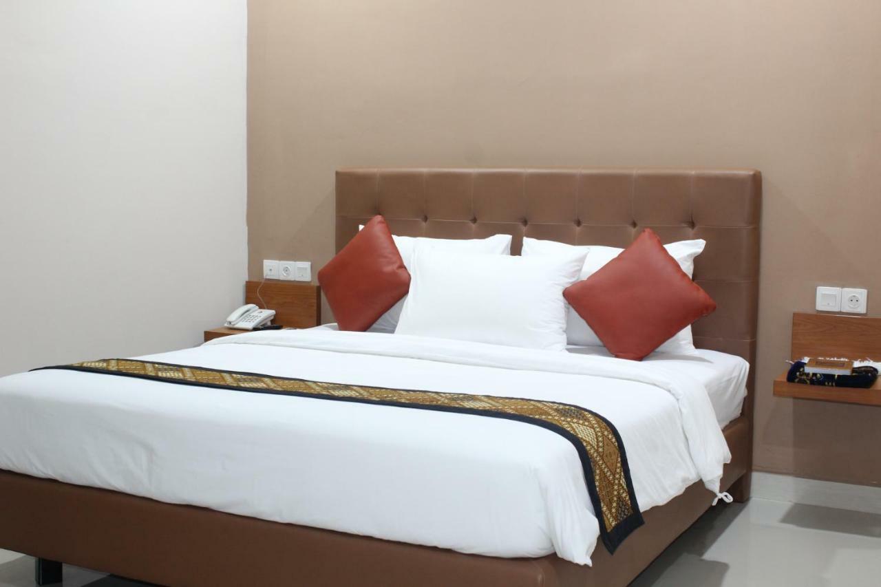 Mr J Hotel 2*